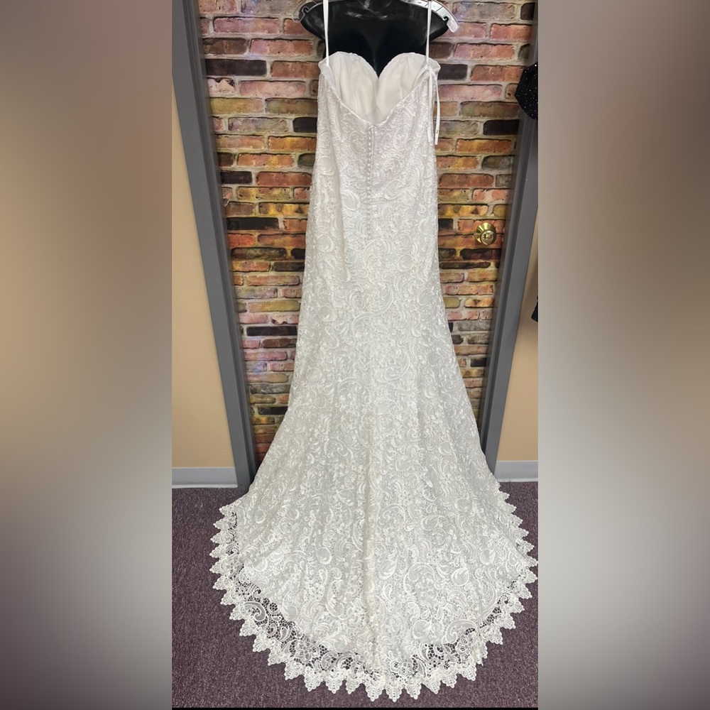 All over lace wedding dress w/ chapel train